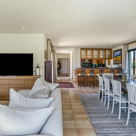 Luxury Golf Torremirona Navata